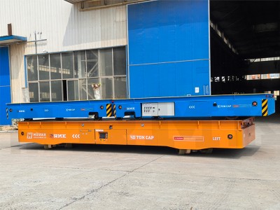Kereta transfer Omnimove 40 ton dengan platform ganda